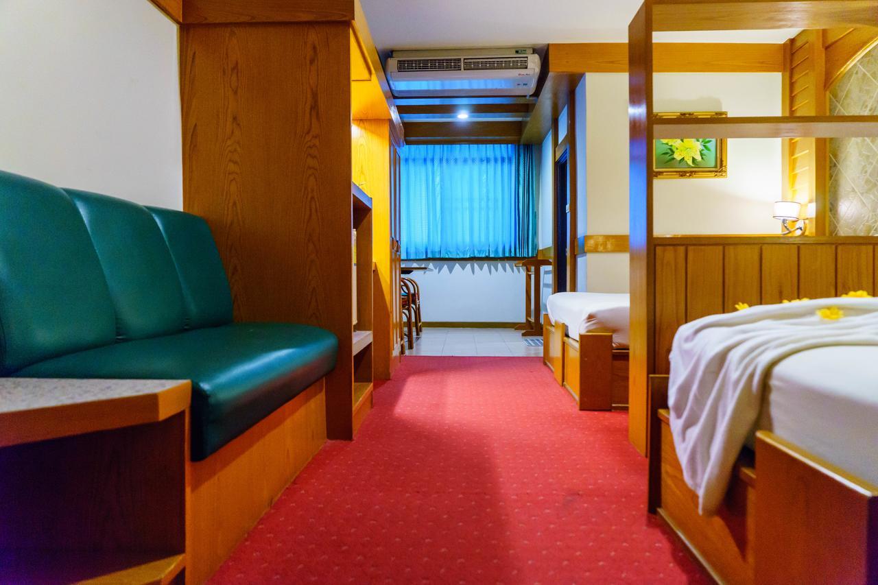 Siri Hotel Накхонратчасима Экстерьер фото