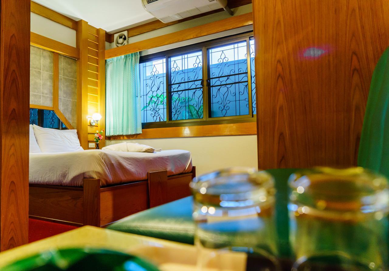 Siri Hotel Накхонратчасима Экстерьер фото