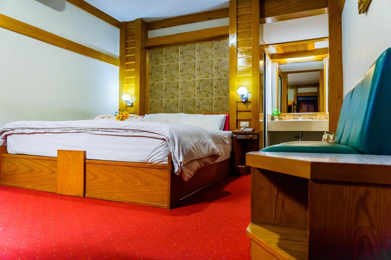 Siri Hotel Накхонратчасима Экстерьер фото