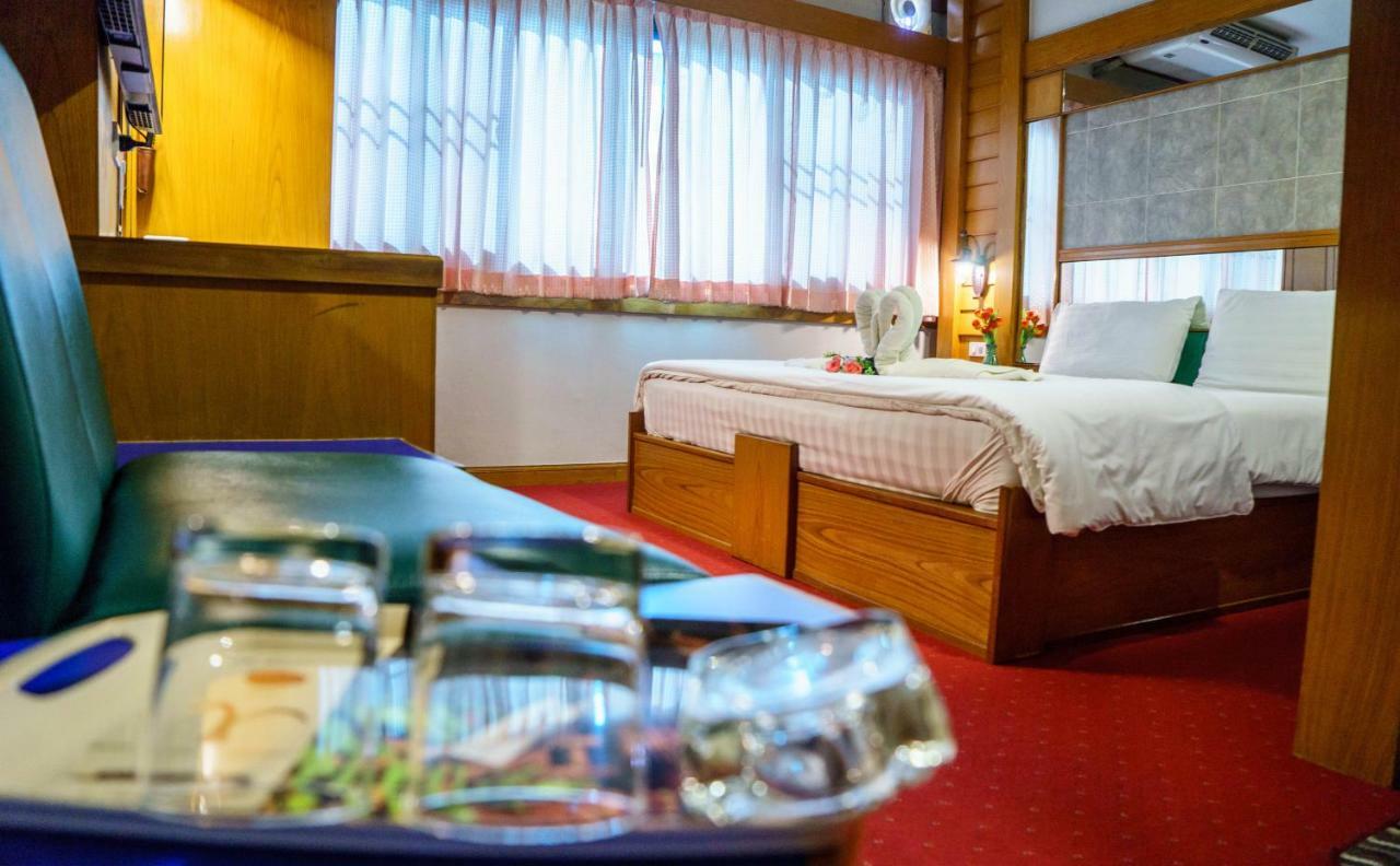 Siri Hotel Накхонратчасима Экстерьер фото