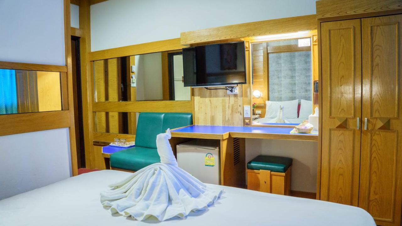 Siri Hotel Накхонратчасима Экстерьер фото