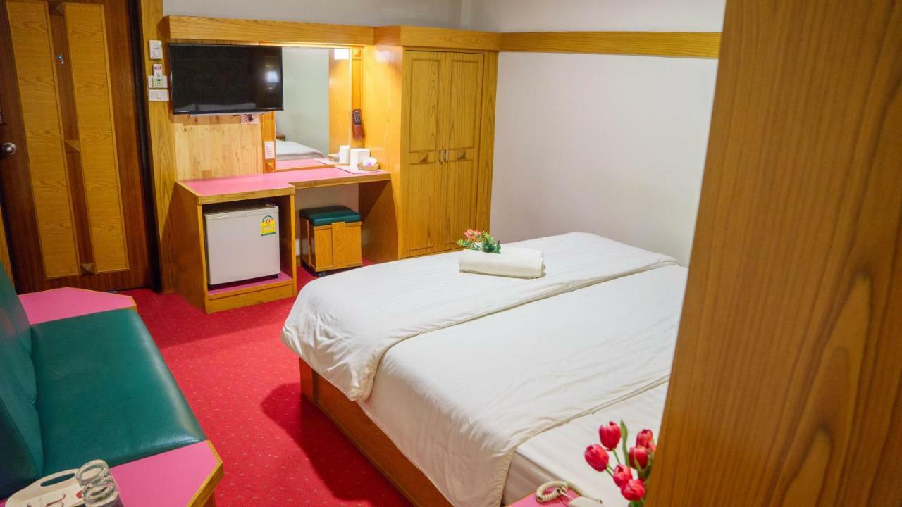 Siri Hotel Накхонратчасима Экстерьер фото