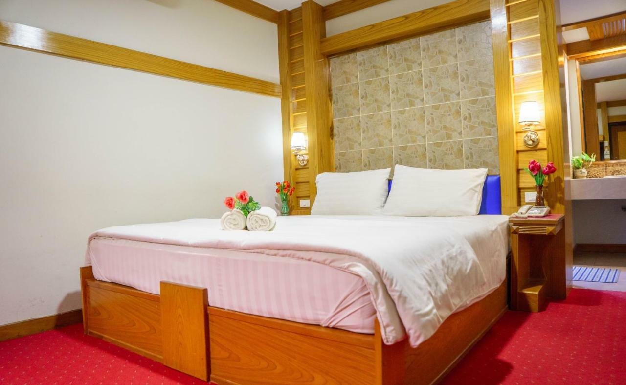 Siri Hotel Накхонратчасима Экстерьер фото