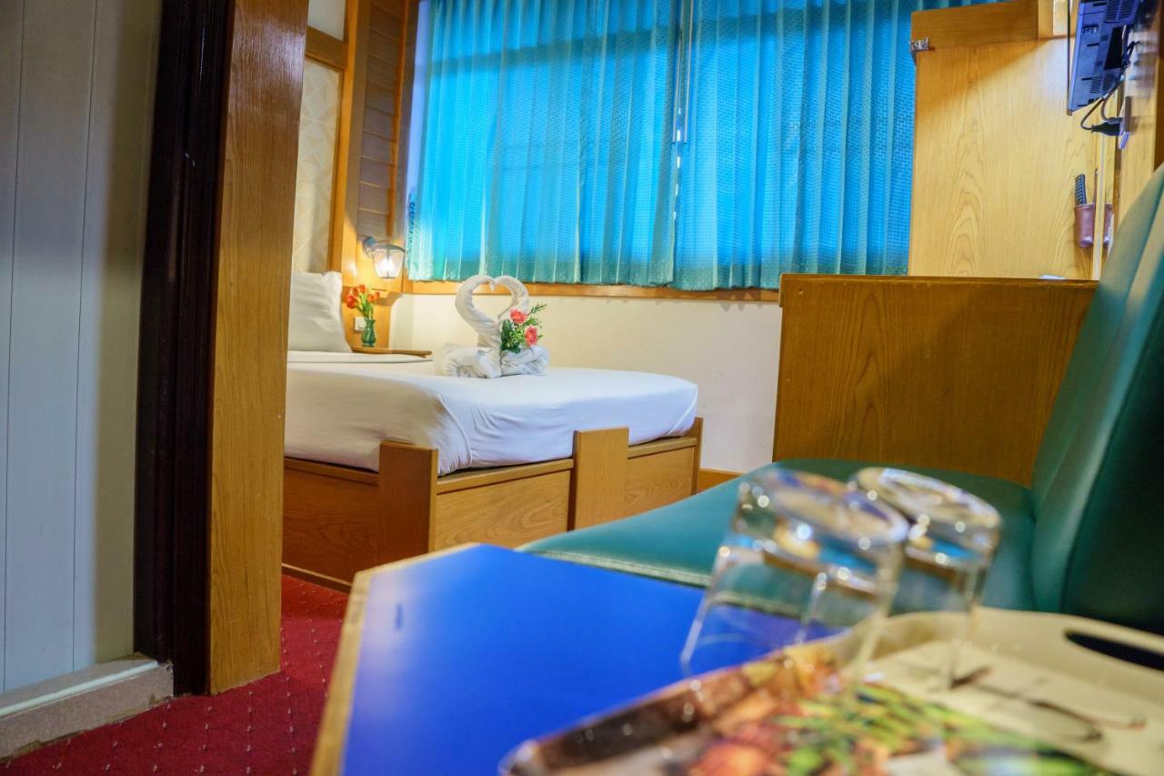 Siri Hotel Накхонратчасима Экстерьер фото